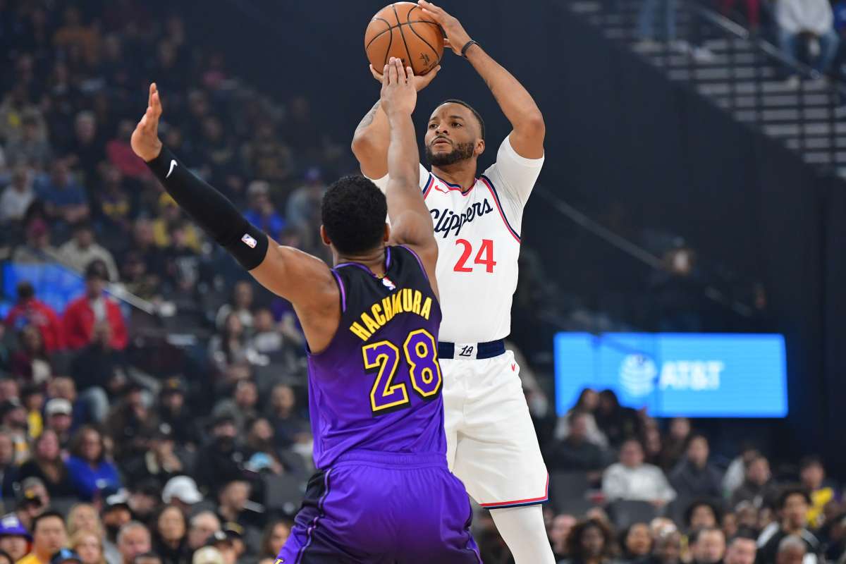 Clippers vincono derby con Lakers, tutto facile per Houston